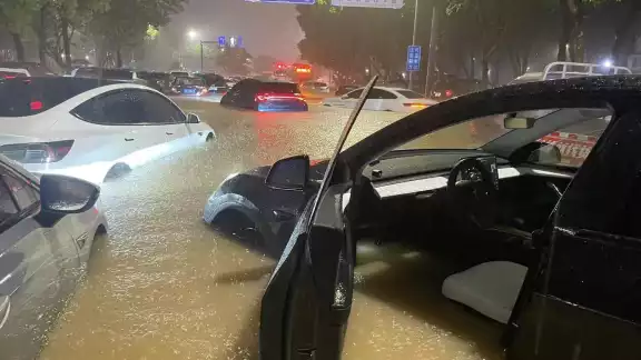 Hong Kong se encuentra en situación de emergencia por las inundaciones Hong Kong se encuentra en situación de emergencia por las inundaciones