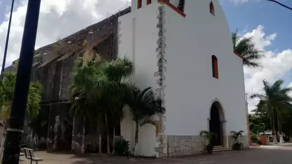 La Parroquia de la Santa Cruz en Felipe Carrillo es conocida por ser el santuario de la Cruz Parlante