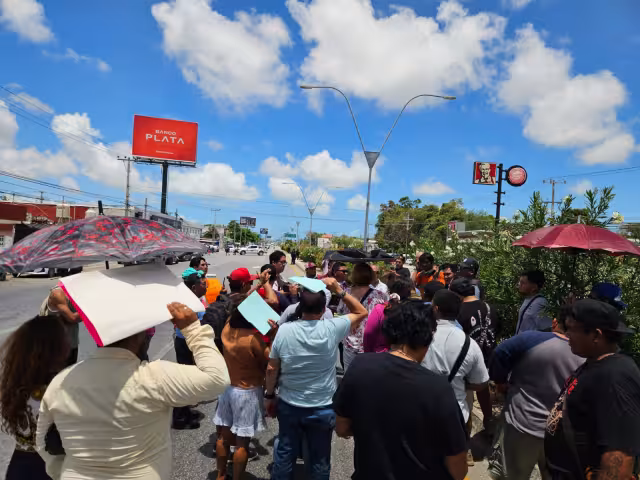 Los manifestantes expresaron su inconformidad por cobros excesivos.