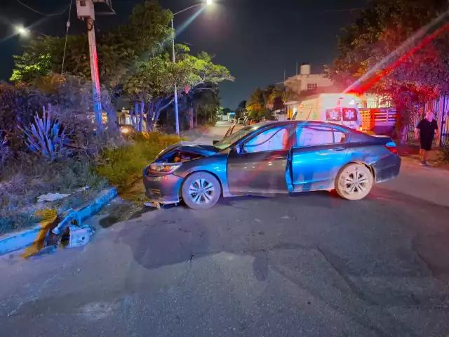 El Accord se llevó la peor parte en el accidente vial.