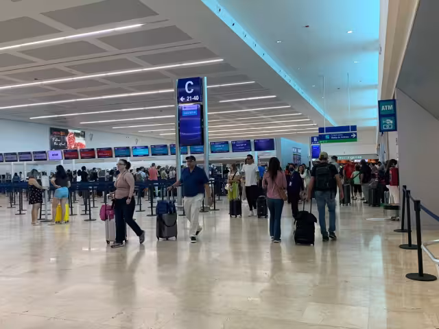 El aeropuerto de Cancún registra 595 vuelos este lunes