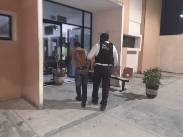 Detienen a tabasqueño tras intentar asaltar a trailero con pistola de juguete en Escárcega