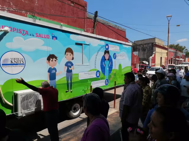 El tráfico se extendió por dos cuadras en Motul