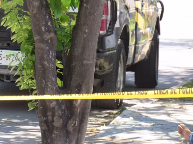 Al lugar arribaron elementos de la Secretaría de Seguridad Pública, quienes constataron que el hombre ya no tenía signos vitales