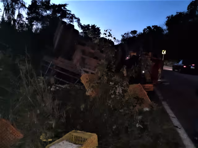 El cargamento que transportaba el tráiler en José María Morelos fue declarado como pérdida total