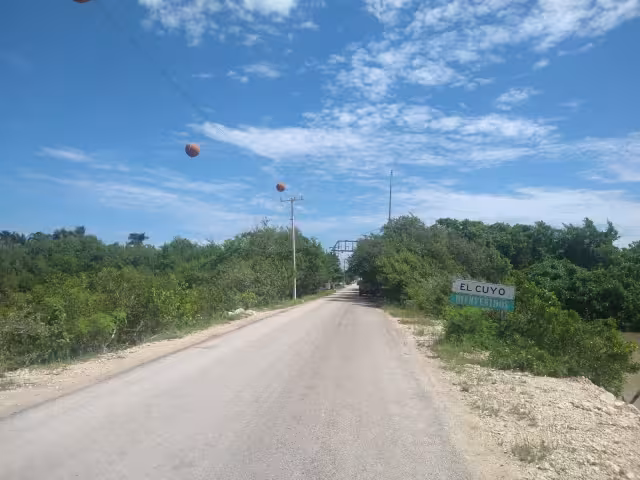 Comisario ejidal de El Cuyo exhorta a los pobladores a conservar sus propiedades ante el creciente turismo