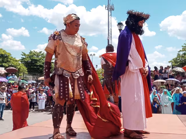 Feligreses realizaron el Viacrucis de Jesús al interior del estado