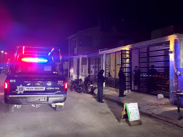 Autoridades hallaron el cuerpo sin vida de un hombre en un domicilio de Villas de Mar, presunto punto de venta de drogas.
