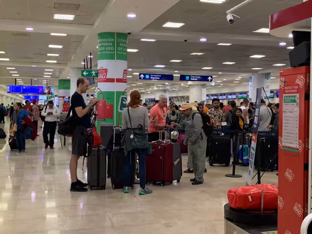 El Aeropuerto Internacional de Cancún reportó este viernes 573 operaciones aéreas