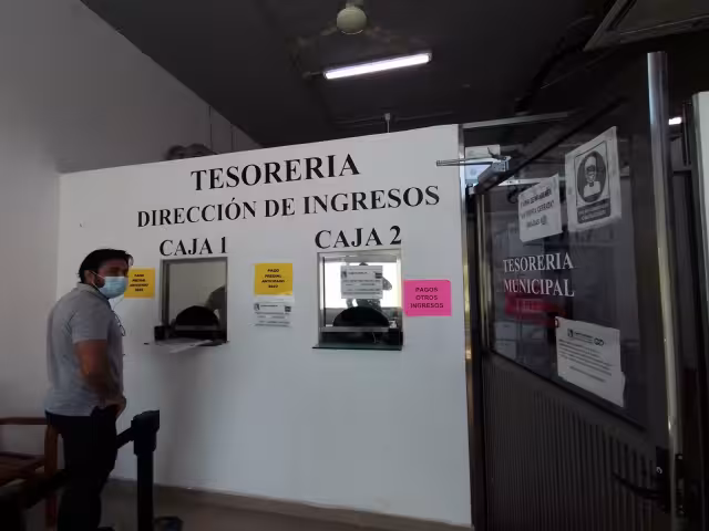 Más de 74 mil pesos al mes se pagan entre el secretario particular y la secretaria privada de la Alcaldesa de Puerto Morelos