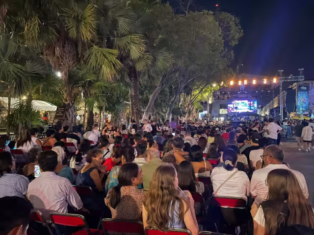 Las calles del primer cuadro de la ciudad, así como parte de Paseo de Montejo, se prendieron con la música