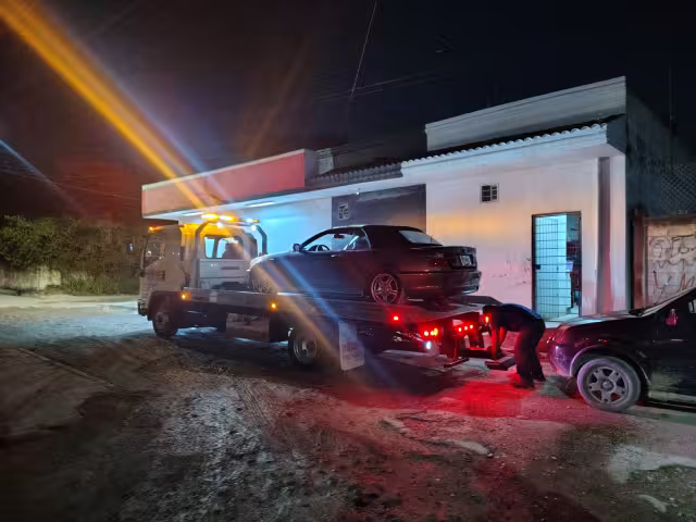 Cae presunta banda de roba autos en Villas Otoch tras operativo nocturno en Cancún