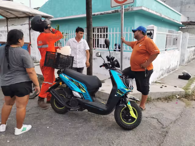 Mujer de la tercera edad fue arrollada por una motoneta cuando cruzaba la calle.