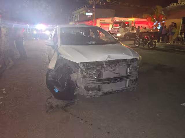 Paramédicos y personal de emergencia acudieron al lugar para atender a los involucrados