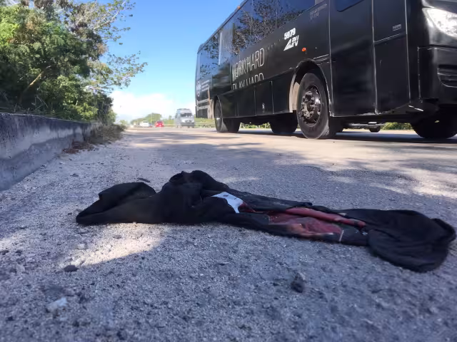 Los empleados de Xcaret lesionados tras el accidente del autobús en el que viajaban fueron atendidos por paramédicos