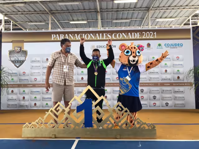 El entrenador de José, Eduardo Valentín Lujan Orona comentó que llegaron de Coahuila para representar al norte del país