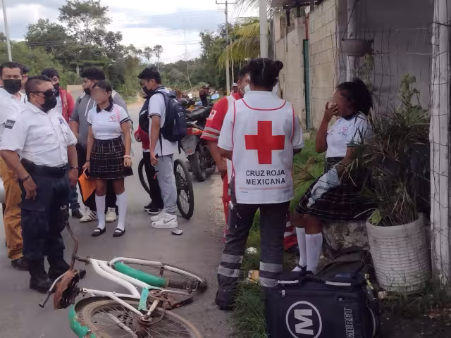 La menor fue atendida por socorristas en Carrillo Puerto luego de que un maestro se enterara del accidente y diera aviso al 911