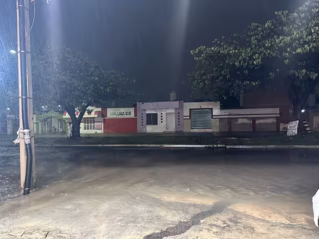 Calles permaneces inundadas por las fuertes lluvias