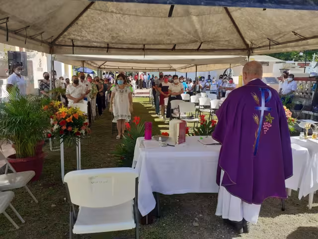 No sé permitió el ingreso de menores de edad,  mujeres embarazadas, ni personas de la tercera edad