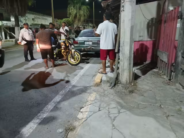 El motociclista circulaba a exceso de velocidad y perdió el control