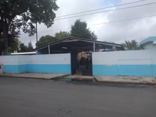 Las clases en la escuela primaria "Vicente Guerrero" de Chocholá fueron en línea este martes