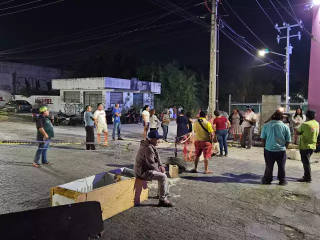Los inconformes bloquearon la circulación en la vialidad.