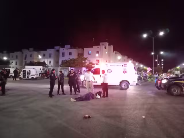 Ejecutan a mototaxista en tianguis de Cancún