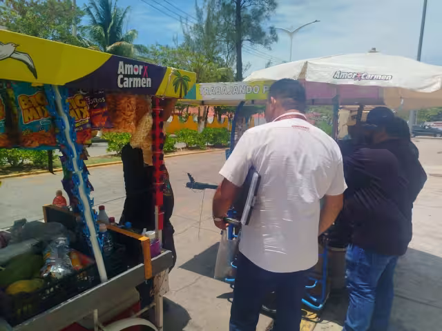 Revisaron negocios en el Malecón Costero, colonia Justo Sierra y el Centro.