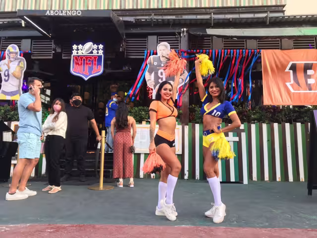 Las personas comenzaron a llegar a la zona hotelera