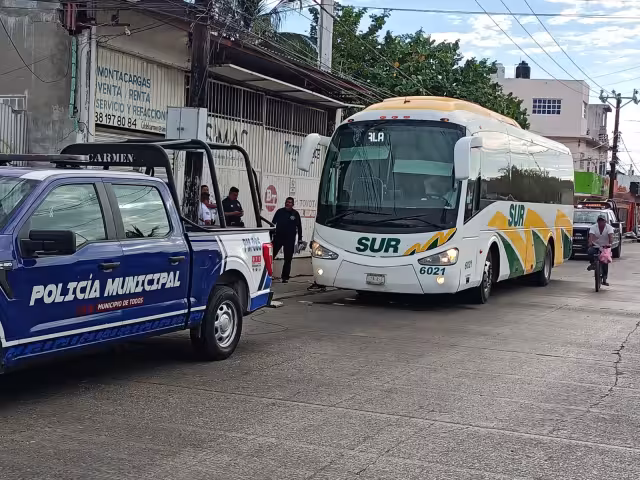 La policía del C5 recibió una alerta sobre la presencia de 25 indocumentados en la central de carga