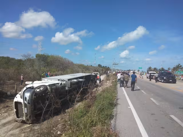 Guardia Nacional arribaron para resguardar la mercancía, pero decenas de colonos se adelantaron y se llevaron la mayor parte