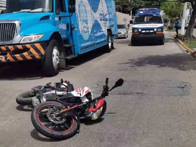Motociclista lesionado tras choque en la colonia Fátima: conductor se pasa el alto