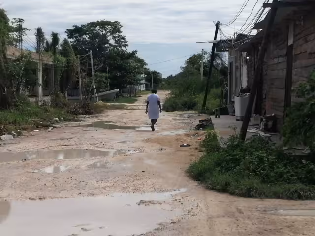 Los servicios básicos son tan precarios que muchos habitantes no permanecen bastante tiempo en el ejido