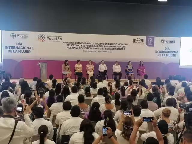 La ceremonia se realiza en el Centro de Convenciones Yucatán Siglo XXI