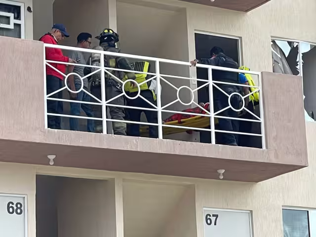 El suceso ocurrió en un edificio de tres niveles en el fraccionamiento Privadas Sac Be, donde se originó una fuga de gas LP en el interior de un domicilio.