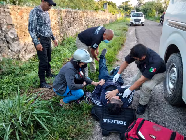 El hombre intentó evitar atropellar a un perro, pero terminó derrapando en el pavimento