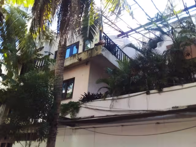 También acusa a la Fiscalía Anticorrupción; señala a ambos de malas prácticas, abusos y tráfico de influencias