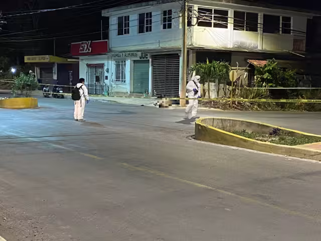 El cuerpo del motociclista quedó tendido junto a una casa en Felipe Carrillo Puerto