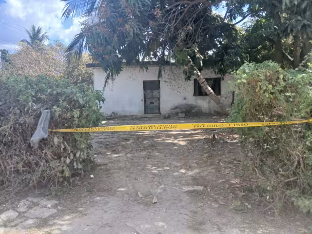 Elementos de diferentes corporaciones acudieron al domicilio para ejecutar el cateo.