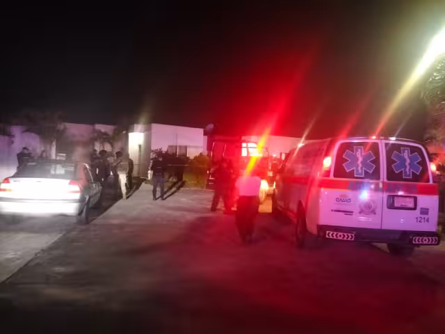 Elementos policiales desplegaron un operativo para localizar a los agresores a bordo de una motocicleta