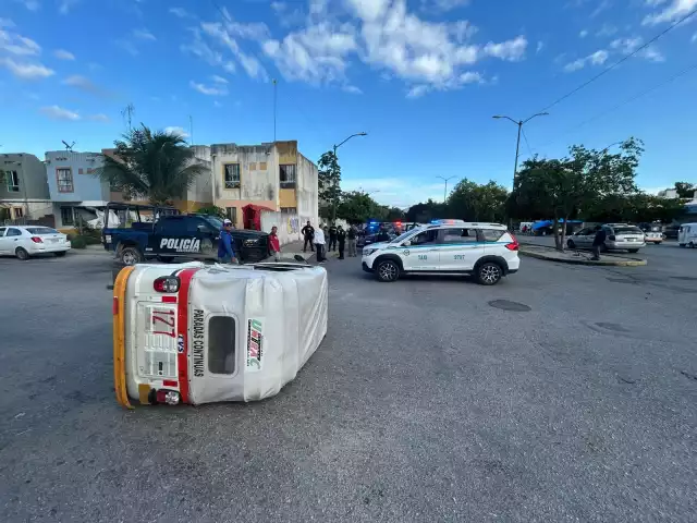 El mototaxista resultó con un esguince en el tobillo y una cortada en el pie