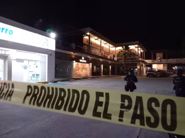 El acceso a Plaza Oasis donde se encuentra el bar, se mantiene delimitado