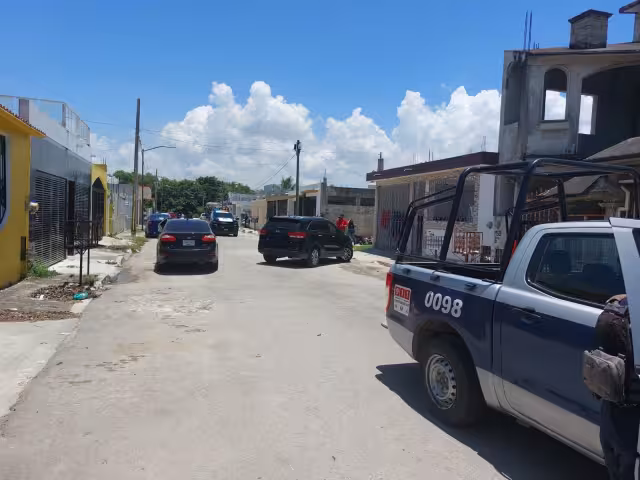 En la colonia magisterial de Cozumel acudieron policías para iniciar las investigaciones sobre la presunta privación de la libertad