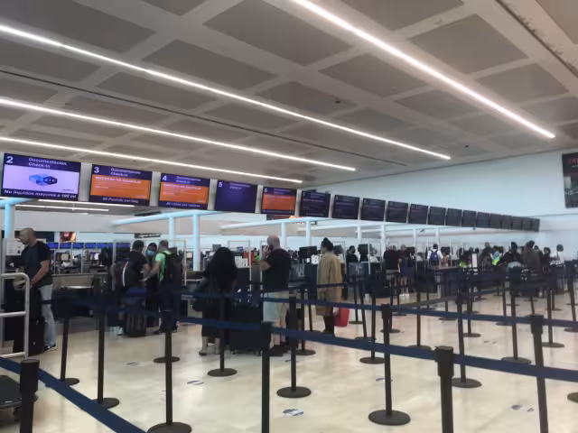 En la terminal dos y tres se reportó una alta afluencia de pasajeros