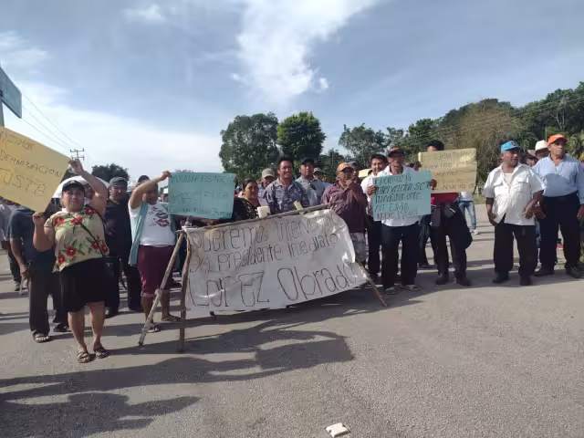 Alrededor de 100 ejidatarios se encontraban en el bloqueo