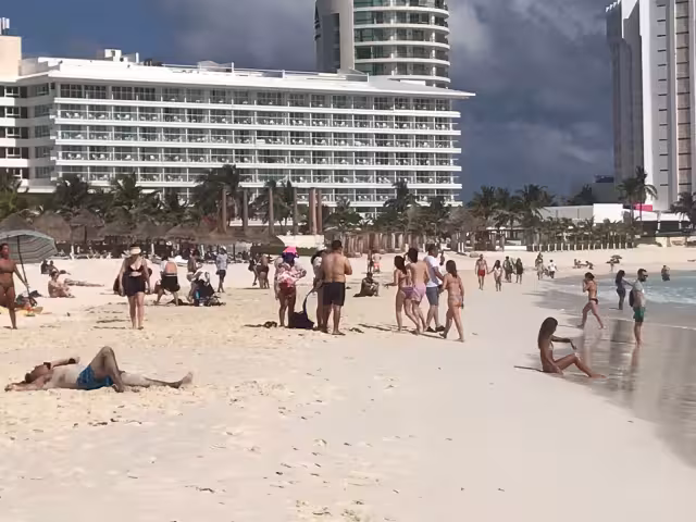 El flujo de turistas aumentará con las vacaciones decembrinas en Cancún, según lo dicho por la Sedetur