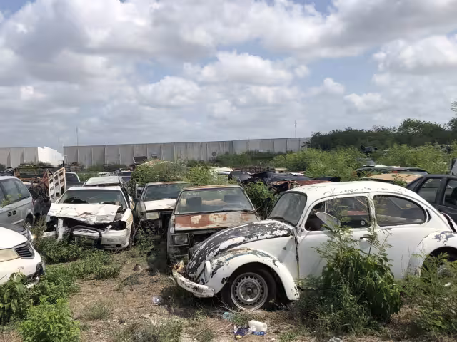 Algunos de los automóviles abandonados en los corralones de la SSP Yucatán ya se encuentran deteriorados o se convirtieron en cacharros