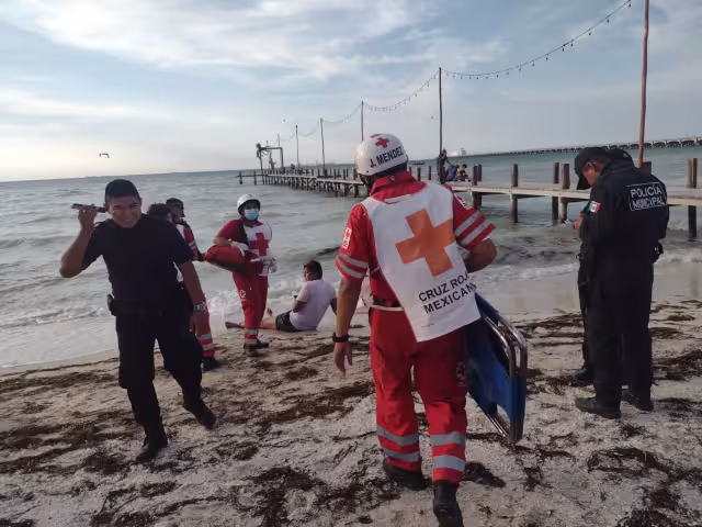 De nuevo surgen opiniones controversiales con respecto a un incidente en la playa, pues un visitante se lesionó por no haber señalamientos de advertencia