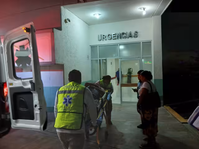 Un albañil cayó desde el segundo piso de una obra en construcción en Don Samuel, terminando dentro de un pozo de agua