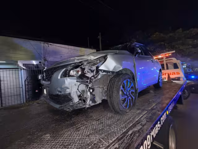 El accidente ocurrió alrededor de las 1:00 am, cuando el conductor perdió el control de la unidad